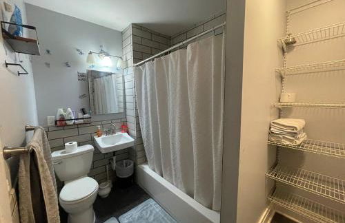 Buffalo 4BR Home 5 Beds, Near Airport & Downtown - Foto 24