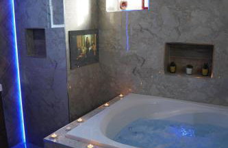 2 Bed Flat - Sleeps 4 - Jacuzzi Bath - Parking - Photo 21