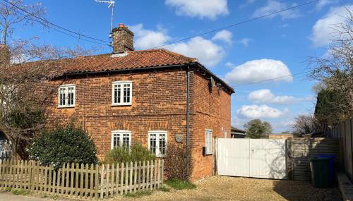 Spacious Red Brick Cottage with enclosed garden - Foto 3