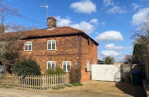 Spacious Red Brick Cottage with enclosed garden - Foto 3
