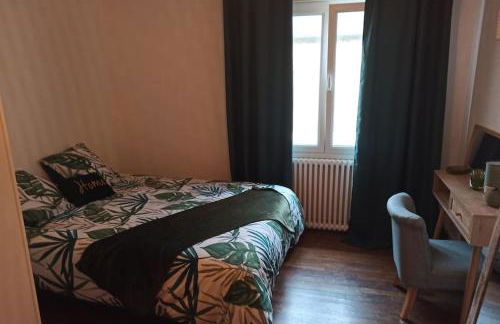 Petite maison de bourg proche A84 - Foto 1