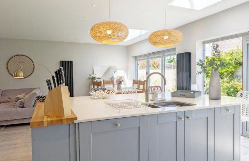 One Elms Way - Sleeps 8 - West Wittering - Foto 16