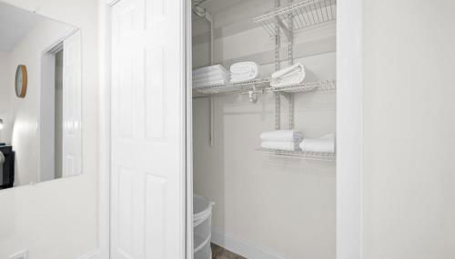 Chic Boca Raton Apartment Pool WiFi Parking - Photo 3