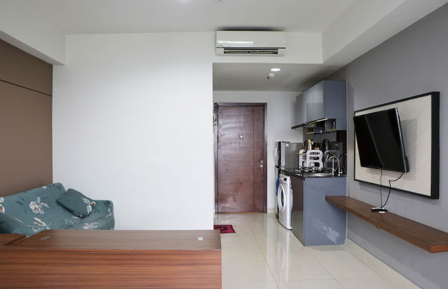 Beautiful Pool View Homey Spacious Studio At West Vista Apartment - Foto 9