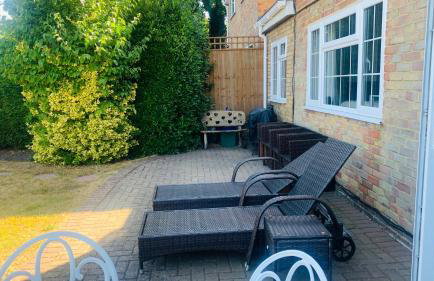 Lovekush Epsom Banstead Surrey. Views over London - Photo 53