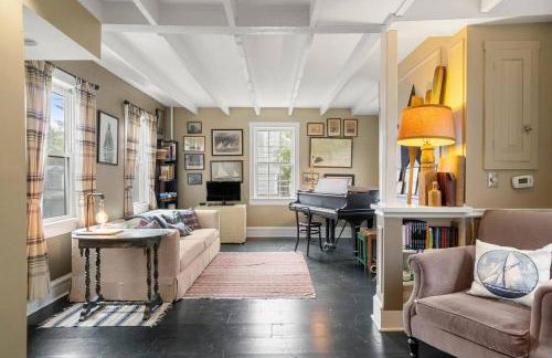 Minutes to Salem|Historic Marblehead Nautical Home - Foto 1