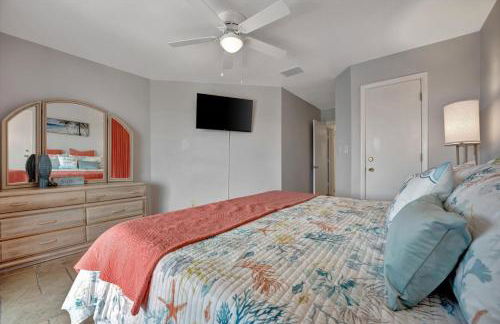 Cheerful Pelican on Anna Maria Island - Photo 18