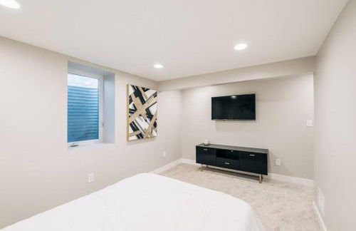 Beautiful luxury home freshly renovated with big yard, seating & grill pad - Foto 10