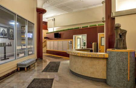 TWO Bold 2BR 2BA Apartments by CozySuites - Foto 24