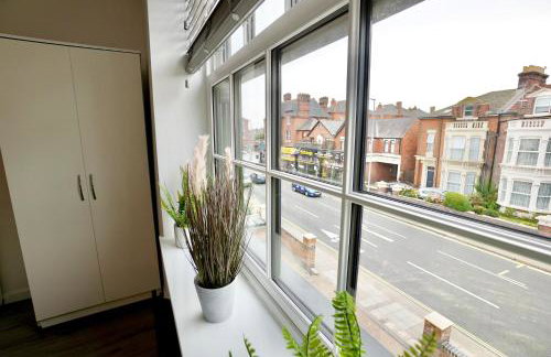 Large One Bedroom Apartments Southsea Sleeps 3 - Free Parking - Foto 61