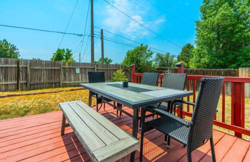 Witches Hollow Pet-Friendly Retreat Near Airport - Foto 3