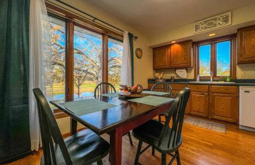 Charming Lake Geneva, Wisconsin 3BR/2Bath Home - Shagbark Waters - Foto 12