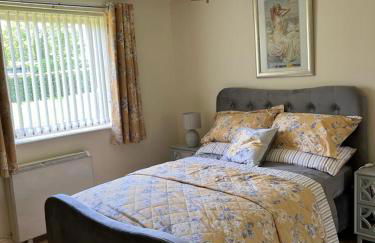 Modern Beautiful Gated Two Bed Apartment - Foto 9