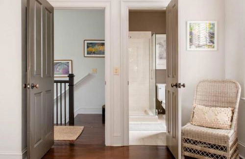 Elegant Sunlit Home with Private Rooftop Oasis - Foto 34