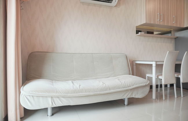 Homey And Modern Studio At Sky Terrace Apartment - Foto 2