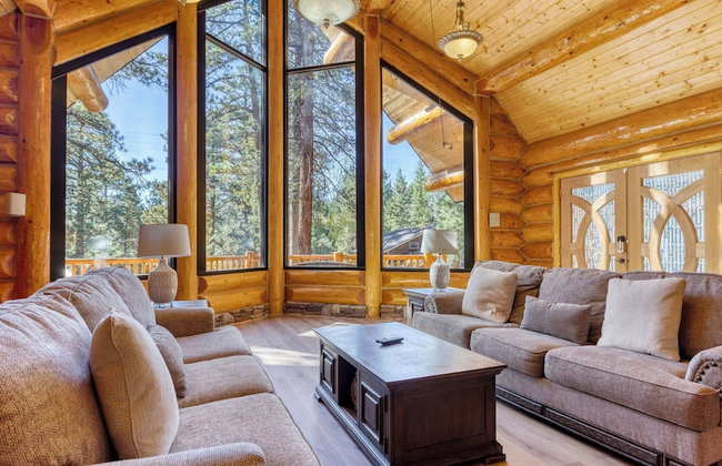 Pinetree Place by Avantstay Group Cabin w/ Hot Tub Minutes to the Lake - Photo 99