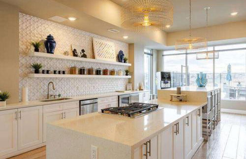 Stunning Water View 2BR · Jacuzzi & Rooftop Lounge - Foto 87