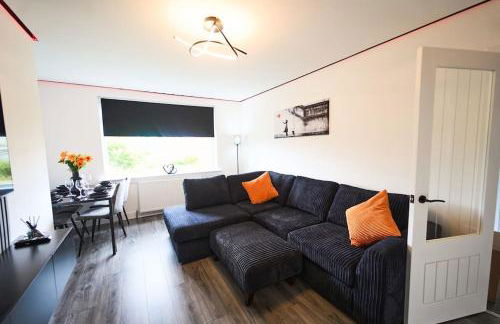 Modern 3 Bedroom Apartment - Photo 13