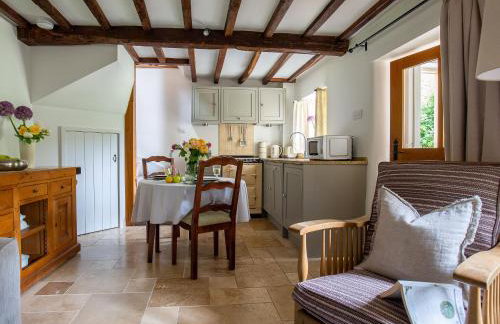 Climbing Rose Cottage - Dog Friendly - Peaceful Cotswold Cottage - Photo 10