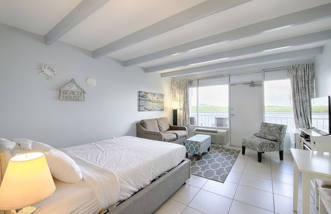 209 Little Harbor Inn - Photo 1