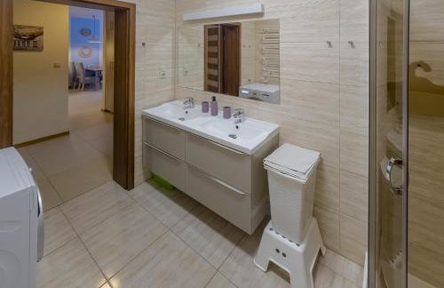 Klimatyzowany apartament przy plaży - 2 sypialnie, basen, garaż, Villa 4 Pory Roku - Foto 21