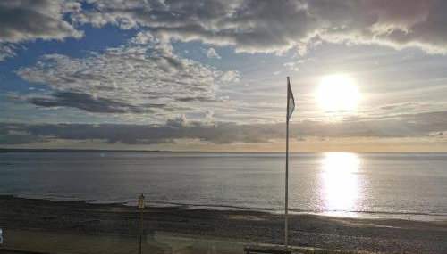 Lovely Seafront 2 bed flat in Aberystwyth - Photo 5