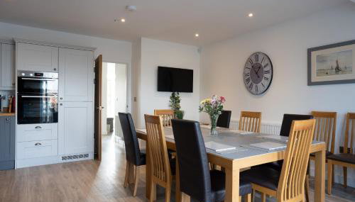 Large Modern Scenic 4 Bedroom Townhouse - Foto 3, pet friendly