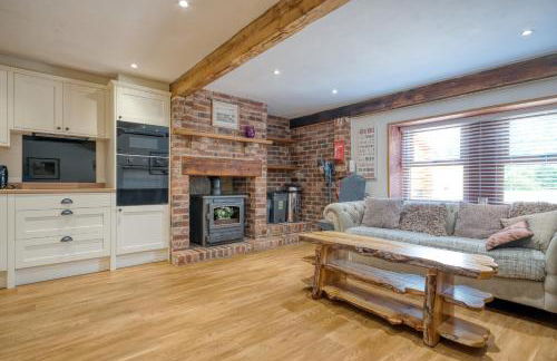 The Barn & The Log Cabin, Sleeps 12, 2 Hot Tubs, Near Durham & Bishop Auckland - Foto 17