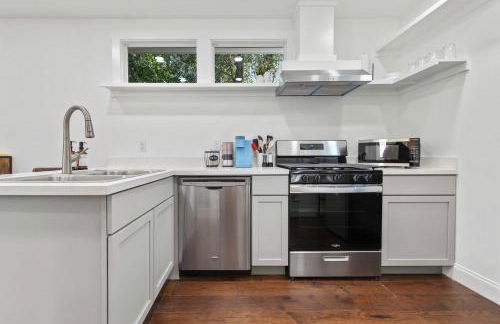 Coastal Cabana Studio - Close to beach and Mississippi City - Photo 3