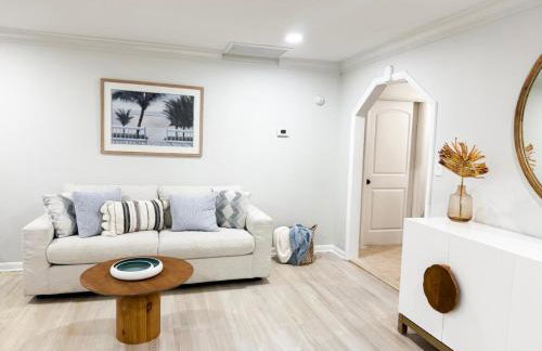 Tropical PoolHome Walk to Shops Near Beach - Foto 30