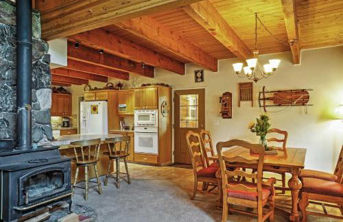 Hot Tub, Deck & Trail Access: Shaver Lake Cabin - Photo 6