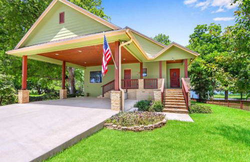 Beautiful Lakefront Cabin - Something For Everyone - Photo 1