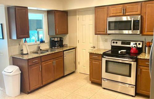 Heated Saltwater Pool Home Minutes to Beach - Foto 32