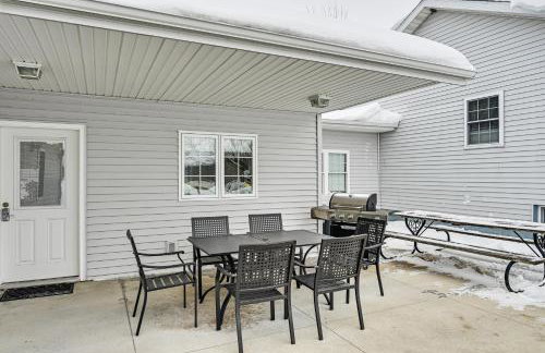 Near Shipshewana and Amish Country Patio and Grill! - Foto 17