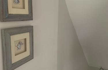 Tipsy Cottage Charming 2 bedroom home. - Photo 9