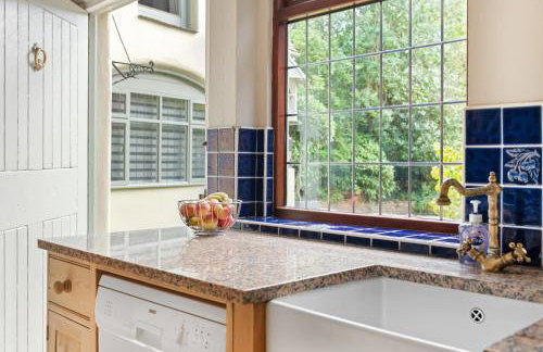 Beautiful Secluded 2 Bedroom Coach House - Foto 41