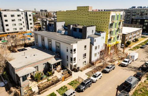 Walk to Mile High Stadium Modern Denver Townhome - Foto 25