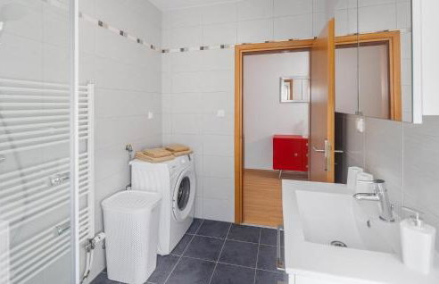 1 Bedroom Awesome Apartment In Nova Vas - Photo 23