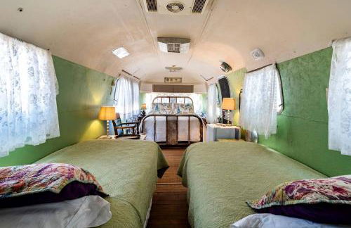 Luxury Airstream Campsite Nestled Beneath Oak Trees Outside of Austin, Texas - Foto 24