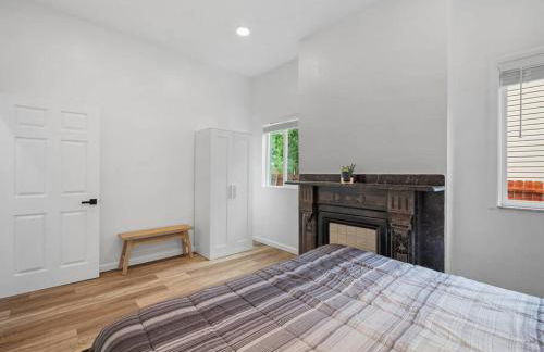 Bloomfield, Shadyside !2 Modern and Spacious Two Bedroom Apt with Free Parking - Foto 16