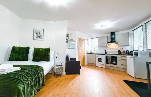 Chic Studio, Free parking, Sleeps 2 - Foto 44