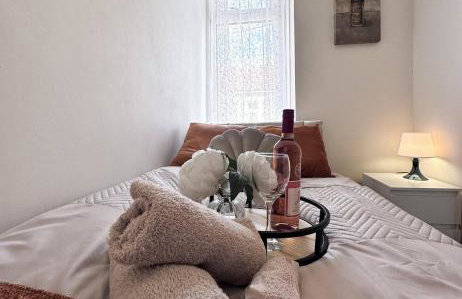 Chic Charming Classic 3bed w Ensuite - Pontypridd - Foto 11