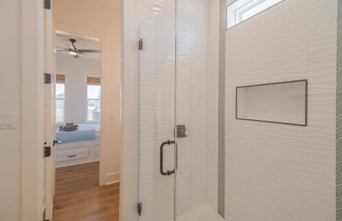 4BR Beach Haven - Deck, Gourmet Kitchen, Tiki Bar Fun - Foto 55