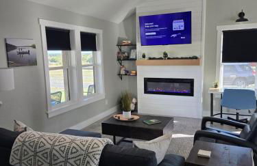 New Lux Cottage by Lake, King bed, Full Kit, Wi-Fi - Foto 2