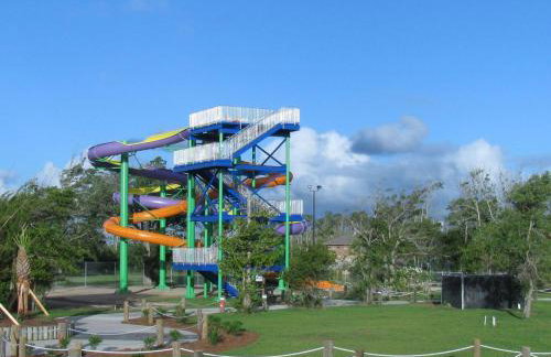 Bay Breeze Bliss-Hot Tub, Bar and Canal 5mi to Beach - Foto 60