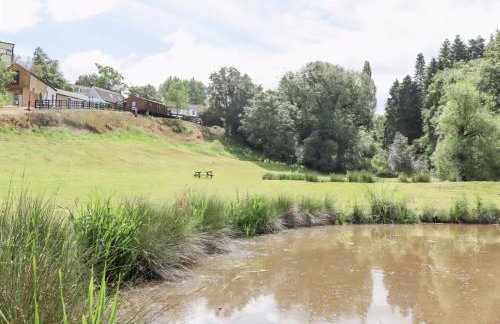 The View - Peaceful Duplex Apartment with Views, Parking & Wifi - Foto 26