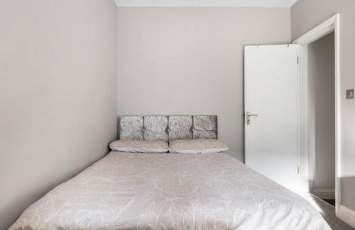 Group Friendly 2 Bed 2 Bath FREE PARKING for 2 Large Vans or up to 4 Cars Zone 2 Sleeps 10 Close to Central London and Zone 2 tube station - Photo 72