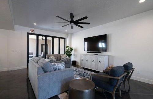 The Latitude Adjustment, located close to Golf,Sand Dunes, Reservoir & National Parks - Foto 1