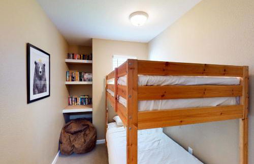 Northshore Lakeview Getaway - Photo 14