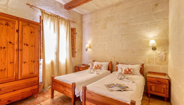 Ta'leli Pool Farmhouse in Gozo - Photo 3, Room